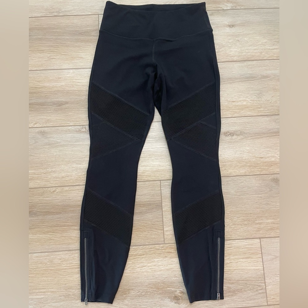 Athleta Women’s Black High-Waist ankle zipper leggings size small